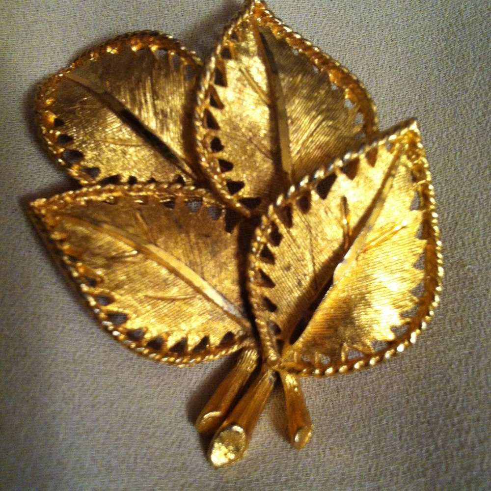 COPY - 🌝Vintage BSK signed costume  gold tone leaf🌝